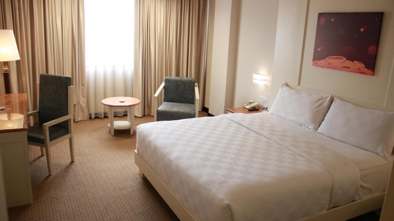 Beverly Hotel Batam Nagoya Exterior foto