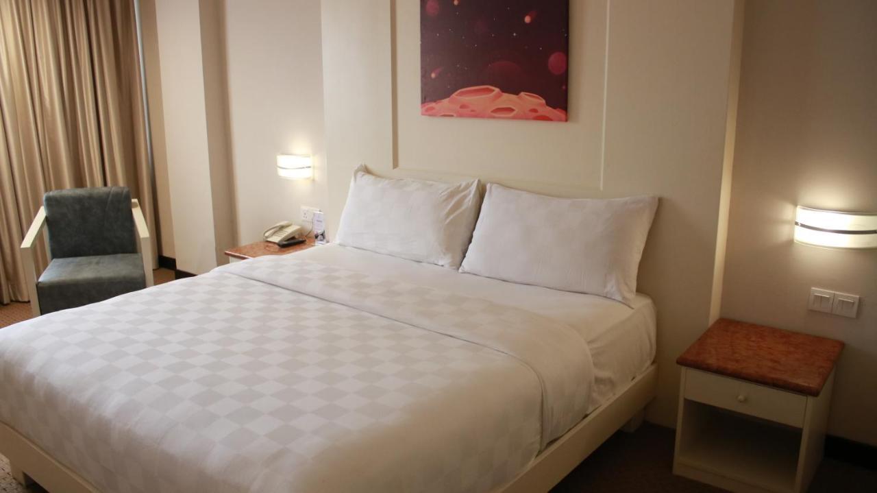 Beverly Hotel Batam Nagoya Exterior foto
