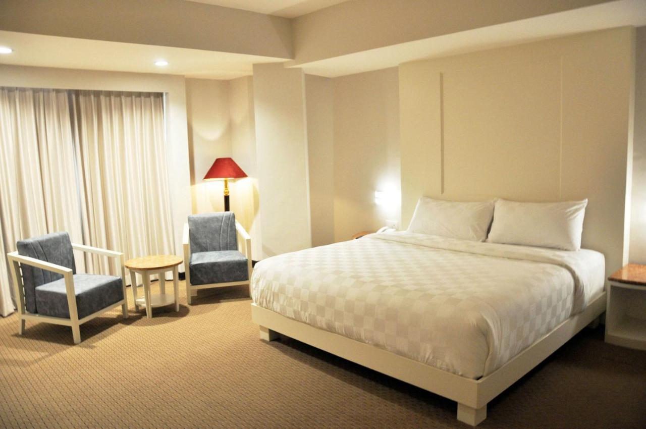 Beverly Hotel Batam Nagoya Exterior foto